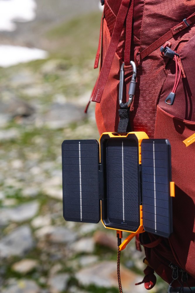 batera porttil xtorm power pack con panel solar rugged xr203 10.000 mah / 20 w