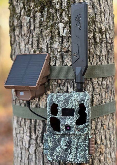 browning defender pro scout max hd 46 mp cmara de trampeo fotogrfico no glow con flash de luz infrarroja invisible de leds negros, gps, transmisin de foto y vdeo va 4g y panel solar incluido
