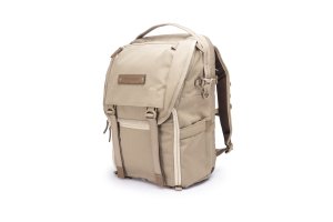 mochilas, bolsos porta-guas y otros complementos